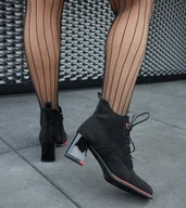 Botki damskie - Czarne botki z czerwonym akcentem na słupku San-39 - miniaturka - grafika 1