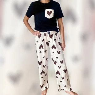 Piżama Unisex bawełniana w beżowe serca - Piżamy damskie Piżama Unisex bawełniana w beżowe serca - Piżamy damskie - miniaturka - grafika 1