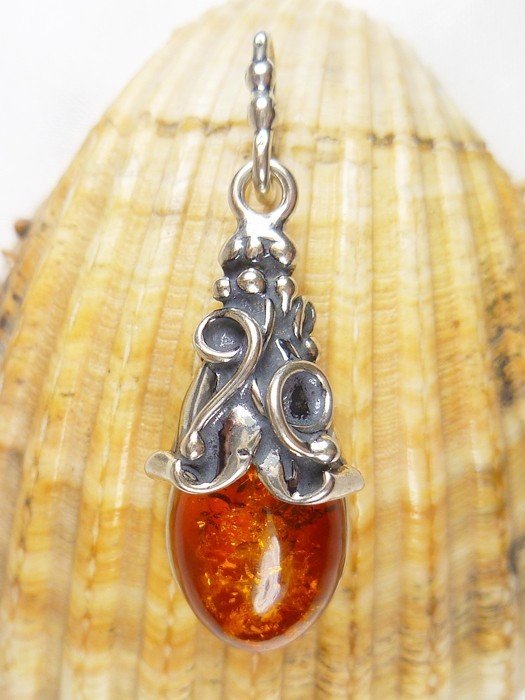 Wisiorek srebrny z bursztynem 601-43