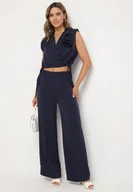 Komplety damskie - Granatowy Komplet Kopertowa Bluzka z Kwiatową Broszką i Szerokie Spodnie Reavilia - miniaturka - grafika 1