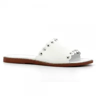 Klapki i japonki damskie - Białe klapki z kolcami CARINII - Carinii - miniaturka - grafika 1