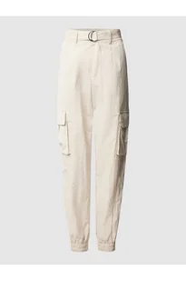 Spodnie o kroju regular fit z kieszeniami cargo model KORI - Guess - Spodnie sportowe damskie - miniaturka - grafika 1