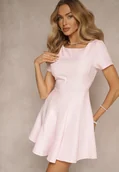 Sukienki - Różowa Sukienka o Rozkloszowanym Kroju na Krótki Rękaw Zdobiona Przeszyciami Mepiza - miniaturka - grafika 1