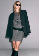 Sukienki - Stradivarius Krótka sukienka dzianinowa z paskiem Ciemnoszary XS - miniaturka - grafika 1