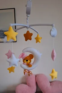 Karuzela nad łóżeczko z pozytywką - Karuzele dla niemowląt Karuzela nad łóżeczko z pozytywką - Karuzele dla niemowląt - miniaturka - grafika 1