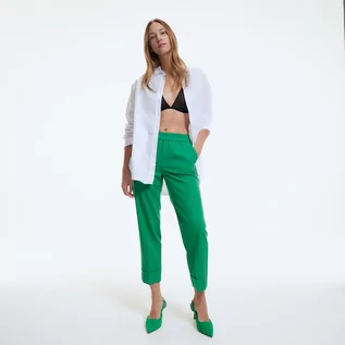 Spodnie damskie - Reserved Spodnie z elastyczną talią - Zielony - grafika 1