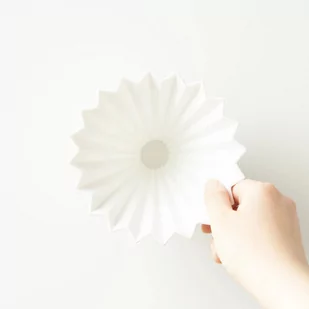 ORIGAMI Ceramiczny Origami Dripper M Biały 99300067 - Zaparzacze i kawiarki - miniaturka - grafika 3