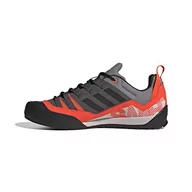 Buty trekkingowe damskie - adidas Unisex Terrex Swift Solo 2 sneakersy, szary pięciordzeniowy czarny słoneczny czerwony, 4,5 UK - miniaturka - grafika 1