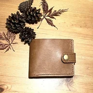 Portfele - Jasno-brązowy portfel skórzany ręcznie uszyty na bilon i karty. - miniaturka - grafika 1
