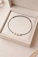 Bransoletki - Bransoletka na sznurku z perłami naturalnymi - miniaturka - grafika 1