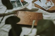 Albumy fotograficzne - Drewniany album na zdjęcia wklejane - grawer Memories (album na spirali, mini) - miniaturka - grafika 1