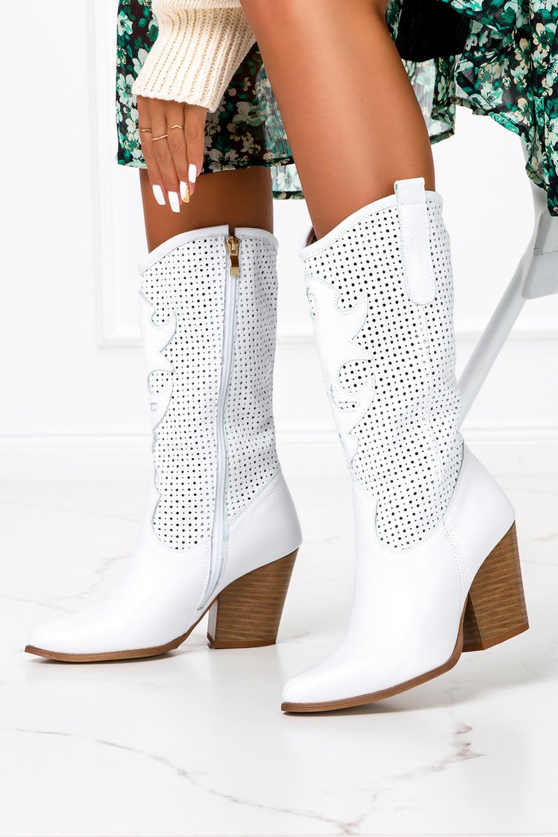 Białe kozaki kowbojki ażurowe z ozdobnym wzorem POLSKA SKÓRA Casu 2826-35