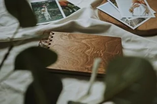 Drewniany album na zdjęcia wklejane - grawer Memories (album na spirali, mini) - Albumy fotograficzne - miniaturka - grafika 1