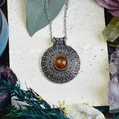 Wisiorki - Miedziany posrebrzany wisiorek z bursztynem - etniczny, boho - miniaturka - grafika 1