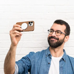 Dux Ducis Grit skórzane etui do iPhone 14 Pro Max elegancki pokrowiec ze sztucznej skóry (kompatybilne z MagSafe) brązowy - Etui i futerały do telefonów - miniaturka - grafika 4