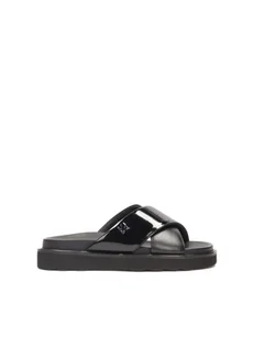 Czarne klapki z dwóch rodzajów skór - Klapki i japonki damskie - miniaturka - grafika 1