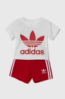 Dresy i komplety dla chłopców - adidas Originals komplet bawełniany niemowlęcy kolor czerwony - grafika 1