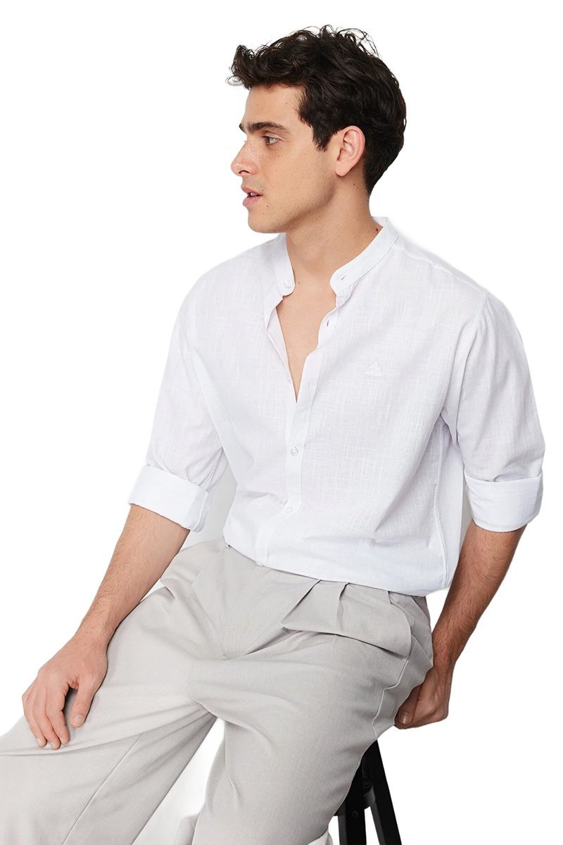 TRENDYOL MAN BIAŁA KOSZULA MĘSKA CASUAL Z KOŁNIERZYKIEM STÓJKA M 5DA