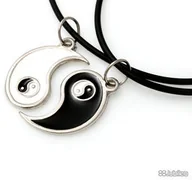 Wisiorki - YIN-YANG DLA DWOJGA koła kolor czarny kolor biały symbole chińskie kauczuk dla dwojga (aj479) - miniaturka - grafika 1