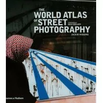 Thames and Hudson The World Atlas of Street Photography Jackie Higgins - Albumy o  sztuce - miniaturka - grafika 2