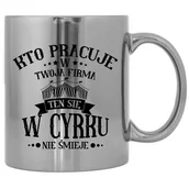 Kubki - KUBEK PREZENT DO PRACY KTO W TWOJA FIRMA PRACUJE TEN W CYRKU SIĘ NIE ŚMIEJE - miniaturka - grafika 1