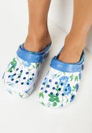 Klapki i japonki damskie - Biało-Niebieskie Klapki Basenowe w Kwiaty Vendrell - miniaturka - grafika 1