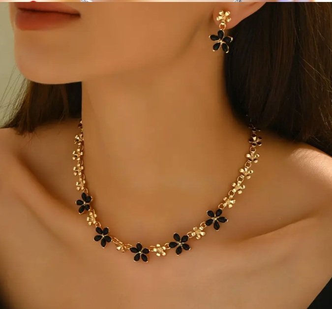 Złoty Naszyjnik i Kolczyki z Czarnymi Kwiatami N-36