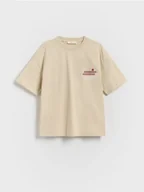 Koszulki dla chłopców - Reserved - Bawełniany t-shirt oversize - beżowy - miniaturka - grafika 1