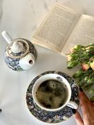 Zaparzacze i kawiarki - Dzbanek do herbaty porcelanowy z filiżanką i spodkiem DUO Strawberry Thief Blue William Morris 350 ml - miniaturka - grafika 1