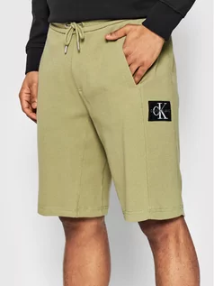 Spodnie sportowe męskie - Calvin Klein Jeans Szorty sportowe J30J317986 Zielony Regular Fit - grafika 1