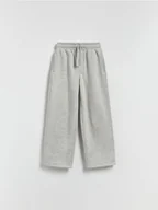 Spodnie i spodenki dla chłopców - Reserved - Dzianinowe spodnie z bawełną - jasnoszary - miniaturka - grafika 1