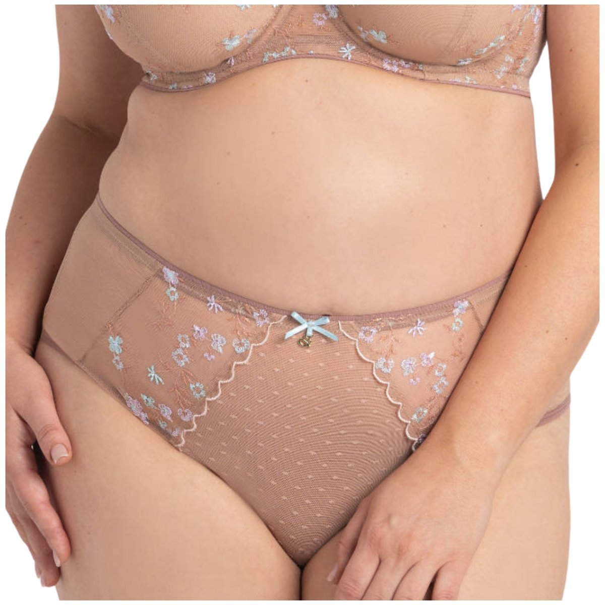 Majtki z haftem wygodne klasyczne figi Samanta Margaret B400 cappucino L