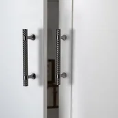 Zawiasy, okucia i inne akcesoria - Czarny uchwyt meblowy, rozstaw otworów 96 mm, uchwyt kuchenny ze stopu cynku, uchwyt do szafki sypialnianej, 2 szt. - miniaturka - grafika 1