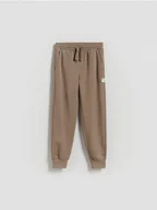 Spodnie i spodenki dla chłopców - Reserved - Bawełniane spodnie jogger - brązowy - miniaturka - grafika 1