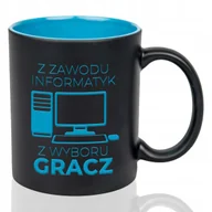 Kubki - Kubek Czarny Wnętrze Niebieskie Z ZAWODU INFORMATYK Z WYBORU GRACZGrawer WZ - miniaturka - grafika 1