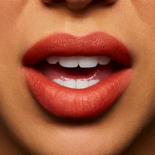MAC Cosmetics Powder Kiss Pomadka Liquid Lipcolour  17 Sorry Not Sorry - Szminki - miniaturka - grafika 4