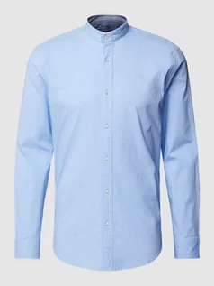 Koszule męskie - Koszula casualowa o kroju tailored fit z wyhaftowanym logo - grafika 1