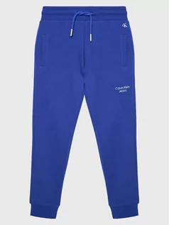 Spodnie i spodenki dla dziewczynek - Calvin Klein Jeans Spodnie dresowe Stack Logo IB0IB01282 Granatowy Regular Fit - grafika 1