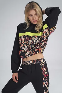 Dwukolorowa Krótka Bluza z Kapturem - Wzór 122 - Figl - Bluzy damskie - miniaturka - grafika 1