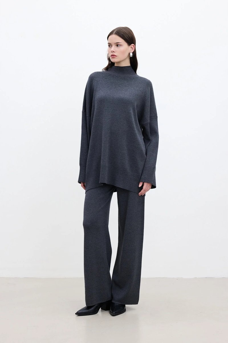 SWETER DAMSKI GOLF LUŹNY GŁADKI CIEMNOSZARY S/M 5HA*