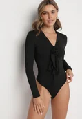 Body - Czarne Kopertowe Body z Wiskozą i Aplikacją Kwiatu 3D Desolira - miniaturka - grafika 1