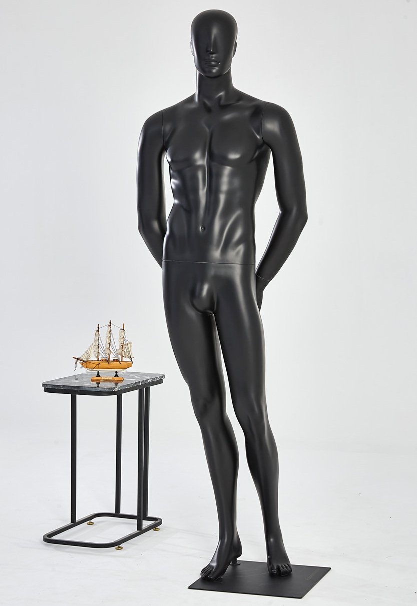 Manekin M22-8 czarny mężczyzna stojący czarny matowy lakierowany nos usta formowane szyk i elegancja wysoka jakość