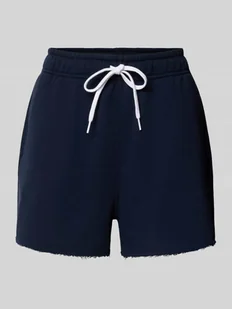 Szorty z dzianiny dresowej z wystrzępionym dołem i kieszenią z tyłu - Spodenki damskie Szorty z dzianiny dresowej z wystrzępionym dołem i kieszenią z tyłu - Spodenki damskie - miniaturka - grafika 1