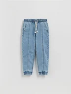 Spodnie i spodenki dla chłopców - Reserved - Jeansy jogger - niebieski - miniaturka - grafika 1