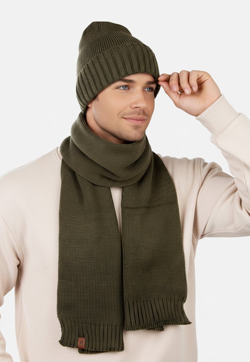 KOMPLET MESKI CZAPKA SZALIK ZIMOWY CIEPŁY MODNY Polskiej produkcji 23001 -014