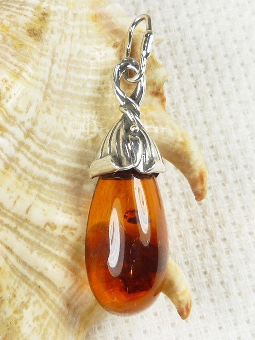 Wisiorek srebrny z bursztynem 621-69