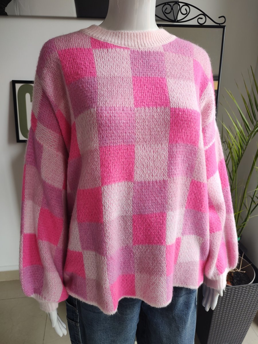 Sweter oversize w kratkę - różowy One size Azara