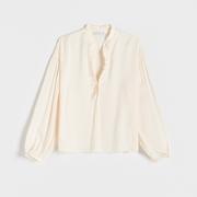 Bluzki damskie - Reserved - Satynowa bluzka z ozdobnym dekoltem - Kremowy - miniaturka - grafika 1