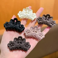 Ozdoby do włosów - TEMU 5 szt. Kobiece klipsy do włosów z pustymi kwiatami średniej wielkości - Eleganckie czarne i białe klipsy do włosów z uchwytami w kształcie - miniaturka - grafika 1