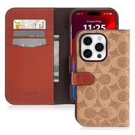 Etui i futerały do telefonów - Etui COACH Folio Signature C Case do Apple iPhone 15 Pro Brązowy - miniaturka - grafika 1